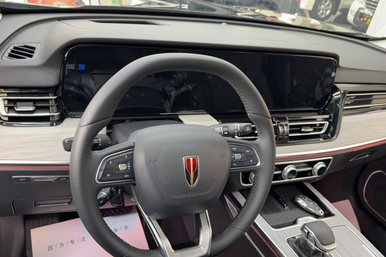 Used Hongqi HS5 2025 2.0T Two-Wheel Drive Flagship Pro Edition Interior 2