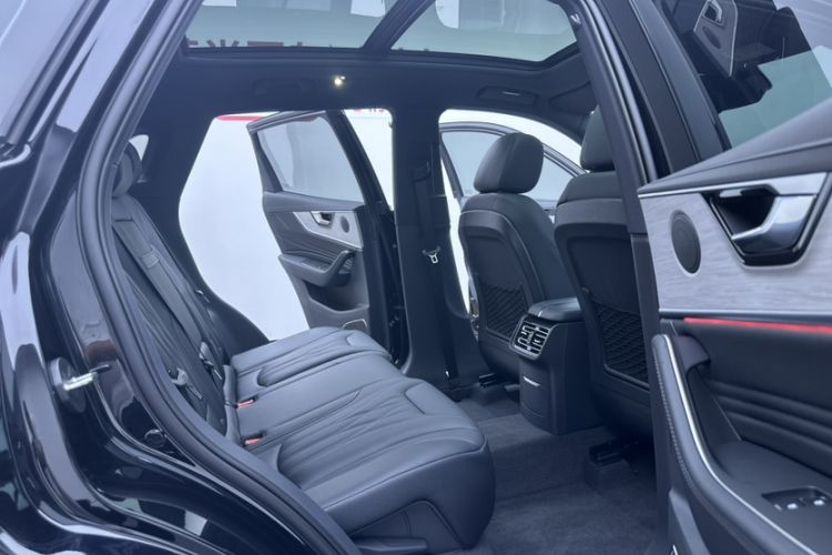 Used Hongqi HS5 2025 2.0T All-Wheel-Drive Xuan Ying Version Interior 2