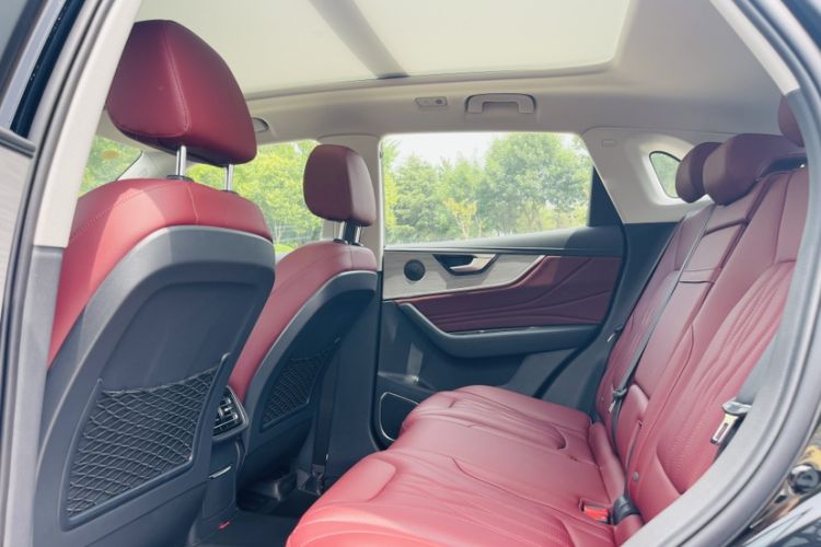 Used Hongqi HS5 2025 2.0T All-Wheel-Drive Flagship Pro Edition Interior 3