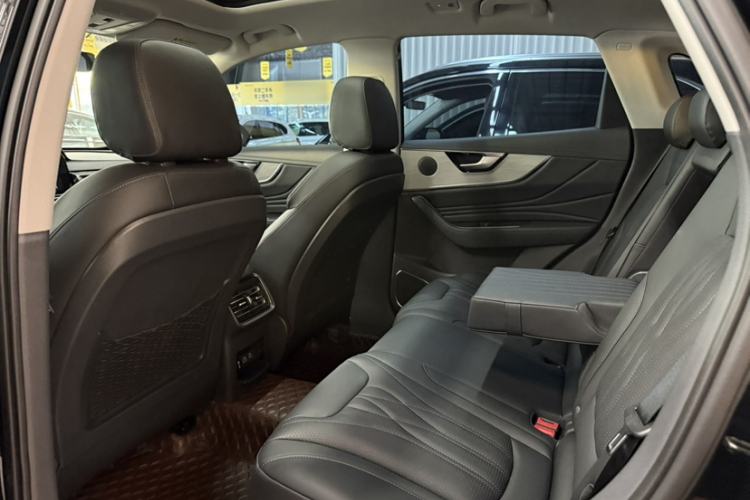Used Hongqi HS5 2025 2.0T Two-Wheel Drive Flagship Pro Edition Interior 3