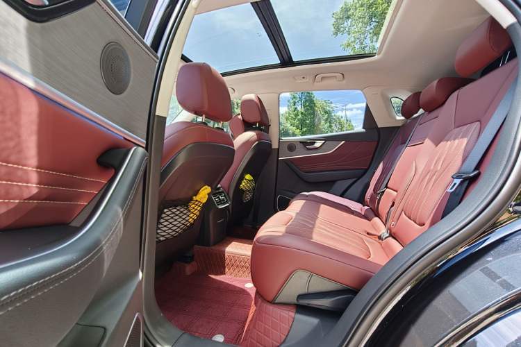 Used Hongqi HS5 2025 2.0T Two-Wheel Drive Flagship Pro Edition Interior 3