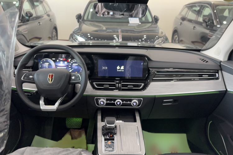 Used Hongqi HS5 2025 2.0T Two-Wheel Drive Flagship Pro Edition Interior 3