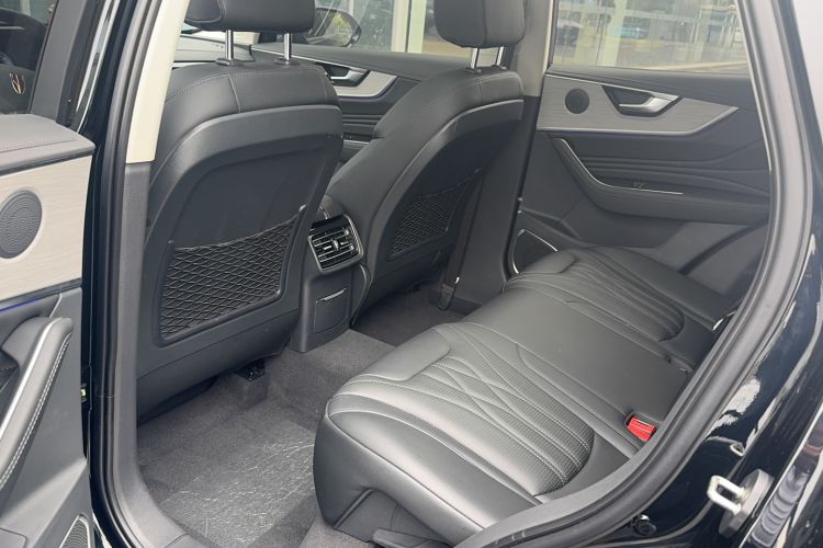 Used Hongqi HS5 2025 2.0T All-Wheel-Drive Flagship Pro Edition Interior 3