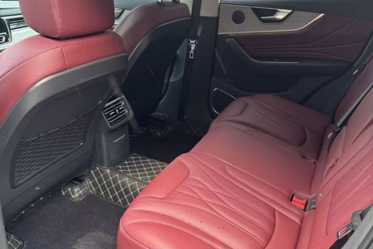 Used Hongqi HS5 2025 2.0T Two-Wheel Drive Flagship Pro Edition Interior 3