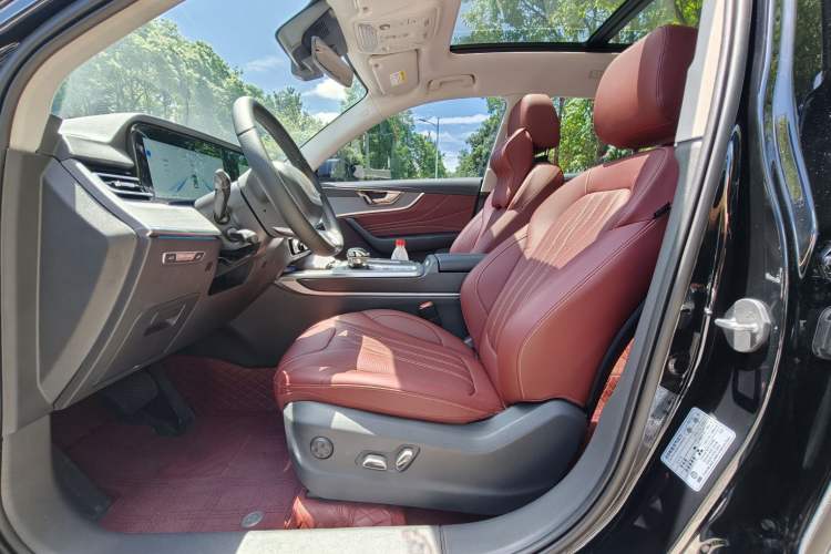 Used Hongqi HS5 2025 2.0T Two-Wheel Drive Flagship Pro Edition Interior 4