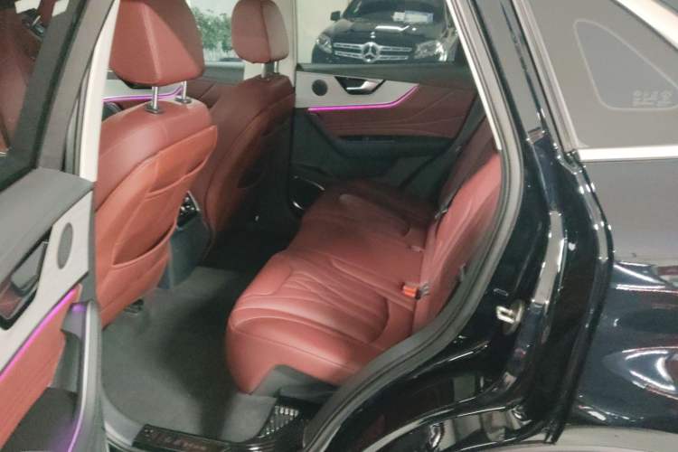 Used Hongqi HS5 2025 2.0T All-Wheel-Drive Flagship Pro Edition Interior 4