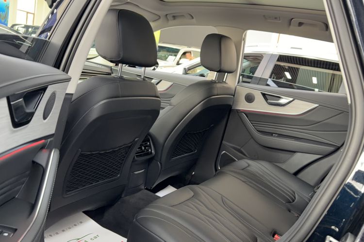 Used Hongqi HS5 2025 2.0T Two-Wheel Drive Flagship Pro Edition Interior 4