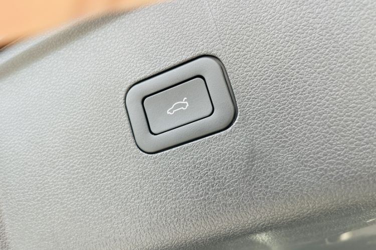 Used Hongqi HS5 2025 2.0T All-Wheel-Drive Flagship Pro Edition Interior 6
