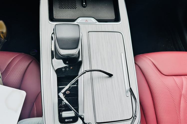 Used Hongqi HS5 2025 2.0T All-Wheel-Drive Flagship Pro Edition Interior 6
