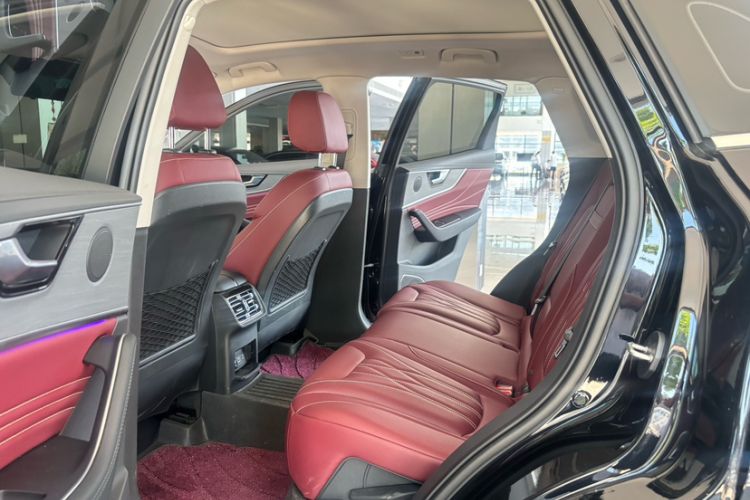 Used Hongqi HS5 2025 2.0T Two-Wheel Drive Flagship Pro Edition Interior 6