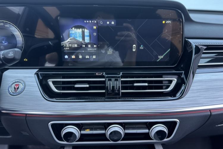 Used Hongqi HS5 2025 2.0T All-Wheel-Drive Xuan Ying Version Interior 6