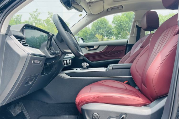 Used Hongqi HS5 2025 2.0T All-Wheel-Drive Flagship Pro Edition Interior 7