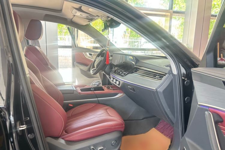 Used Hongqi HS5 2025 2.0T Two-Wheel Drive Flagship Pro Edition Interior 7