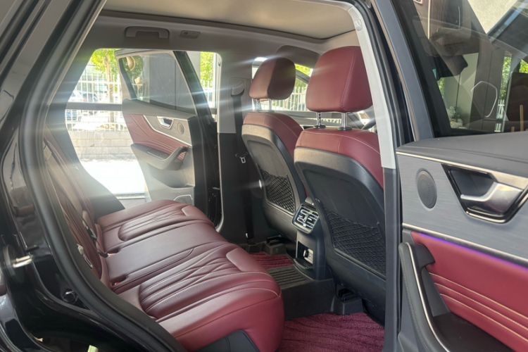 Used Hongqi HS5 2025 2.0T Two-Wheel Drive Flagship Pro Edition Interior 8