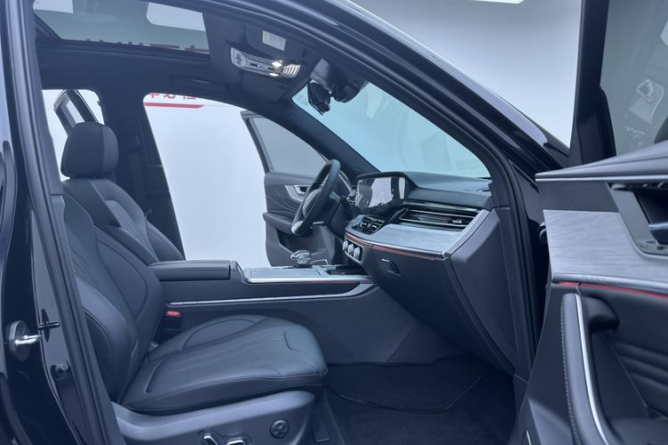 Used Hongqi HS5 2025 2.0T All-Wheel-Drive Xuan Ying Version Interior 8