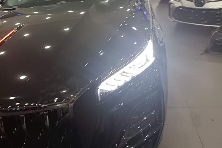 Used Hongqi HS5 2025 2.0T Two-Wheel-Drive Xuan Ying Edition Left Front Headlight