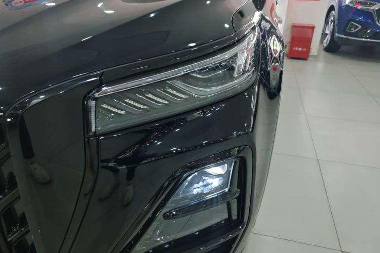 Used Hongqi HS5 2025 2.0T All-Wheel-Drive Xuan Ying Version Left Front Headlight