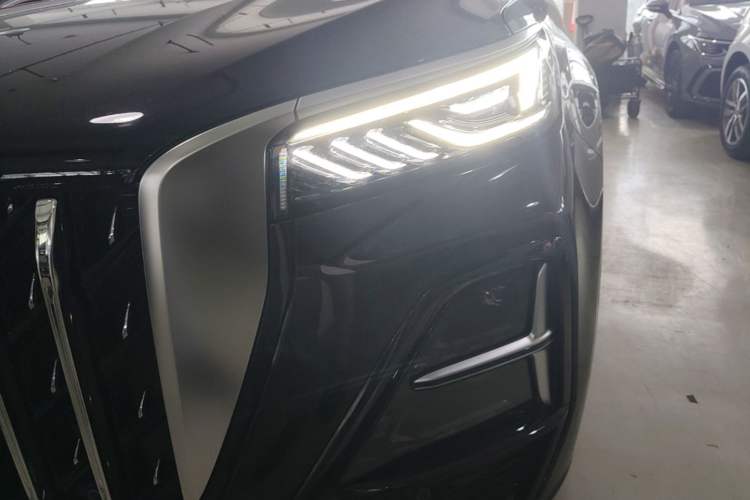 Used Hongqi HS5 2025 2.0T All-Wheel-Drive Flagship Pro Edition Left Front Headlight