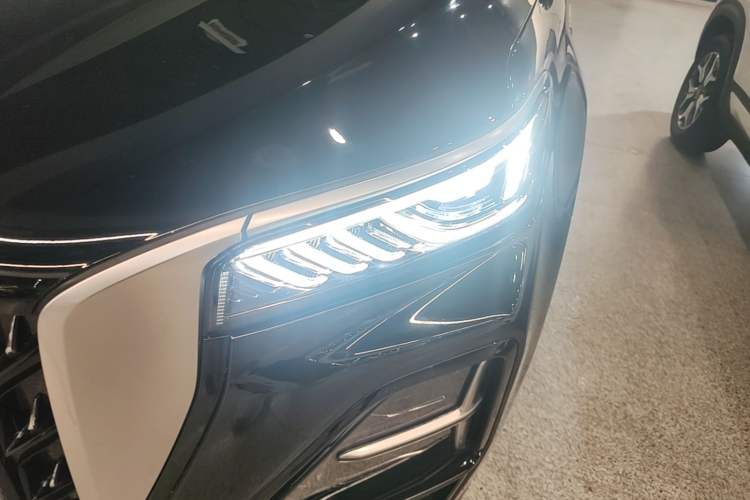 Used Hongqi HS5 2025 2.0T Two-Wheel Drive Flagship Pro Edition Left Front Headlight