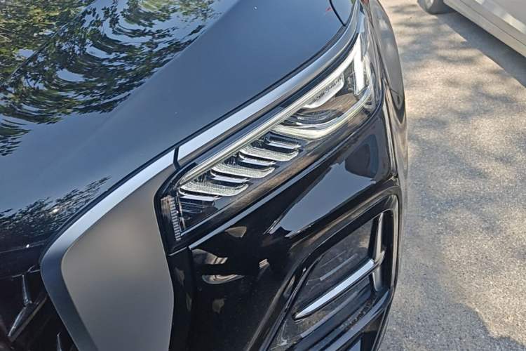 Used Hongqi HS5 2025 2.0T Two-Wheel Drive Flagship Pro Edition Left Front Headlight