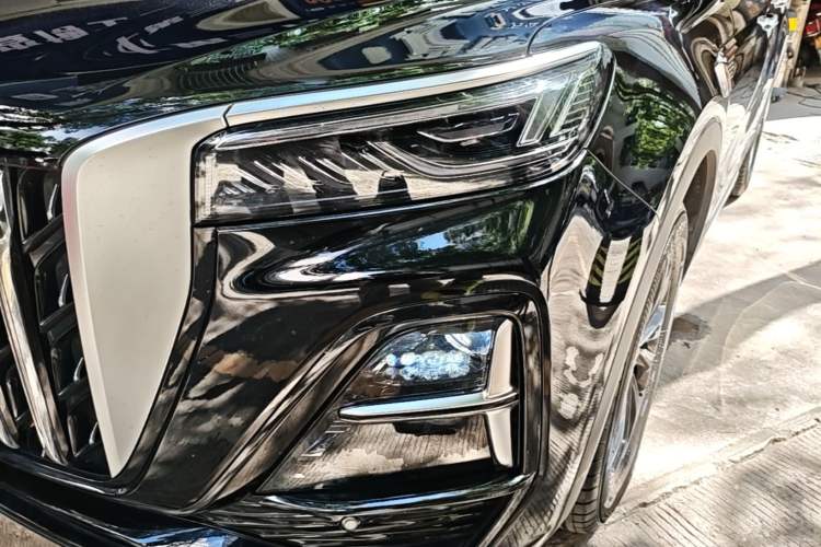 Used Hongqi HS5 2025 2.0T Two-Wheel Drive Flagship Pro Edition Left Front Headlight