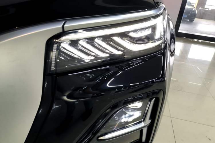 Used Hongqi HS5 2025 2.0T Two-Wheel Drive Flagship Pro Edition Left Front Headlight