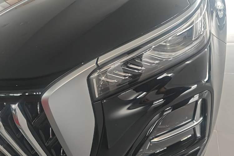 Used Hongqi HS5 2025 2.0T Two-Wheel Drive Flagship Pro Edition Left Front Headlight