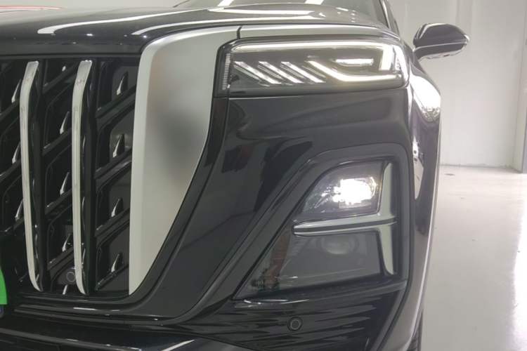 Used Hongqi HS5 2025 2.0T Two-Wheel Drive Flagship Pro Edition Left Front Headlight
