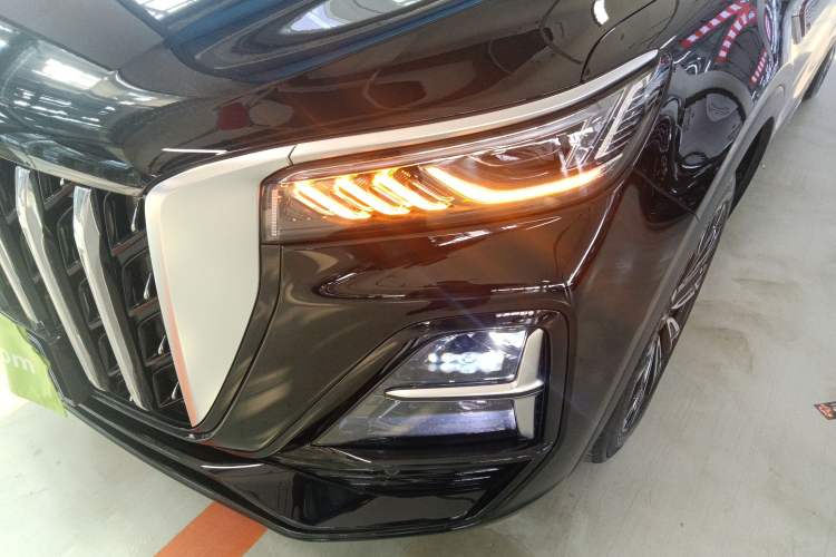 Used Hongqi HS5 2025 2.0T All-Wheel-Drive Flagship Pro Edition Left Front Headlight