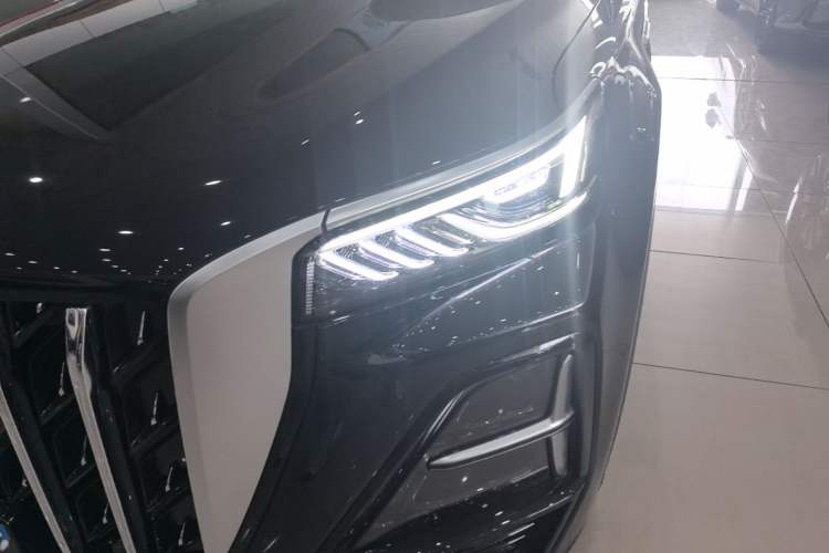 Used Hongqi HS5 2025 2.0T Two-Wheel Drive Flagship Pro Edition Left Front Headlight