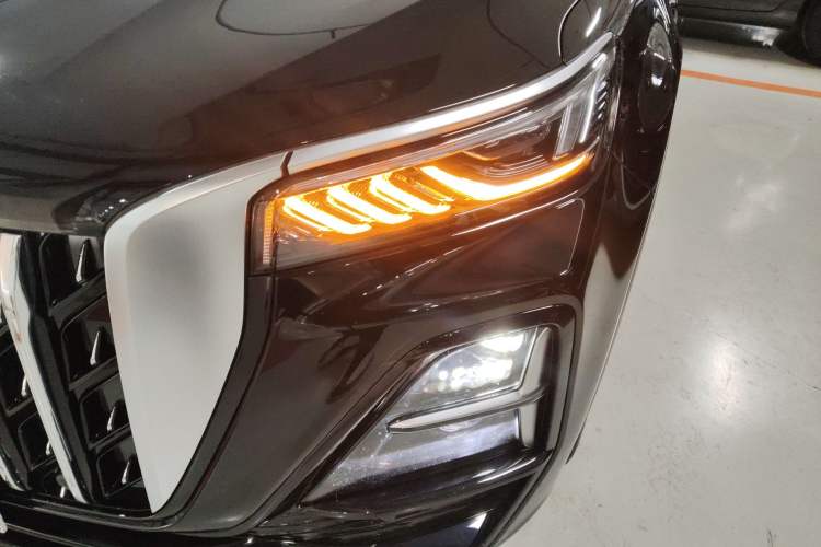 Used Hongqi HS5 2025 2.0T All-Wheel-Drive Flagship Pro Edition Left Front Headlight