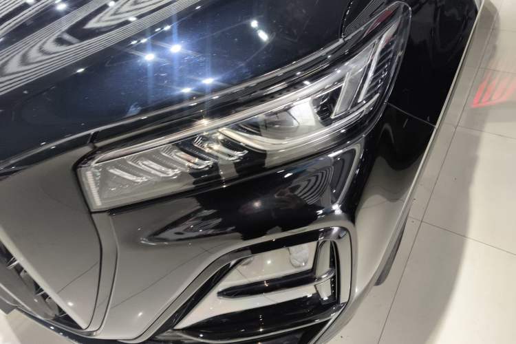 Used Hongqi HS5 2025 2.0T Two-Wheel-Drive Xuan Ying Edition Left Front Headlight