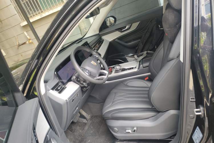 Used Hongqi HS5 2025 2.0T Two-Wheel Drive 600 000-Vehicle Commemorative Edition Left Front Seat