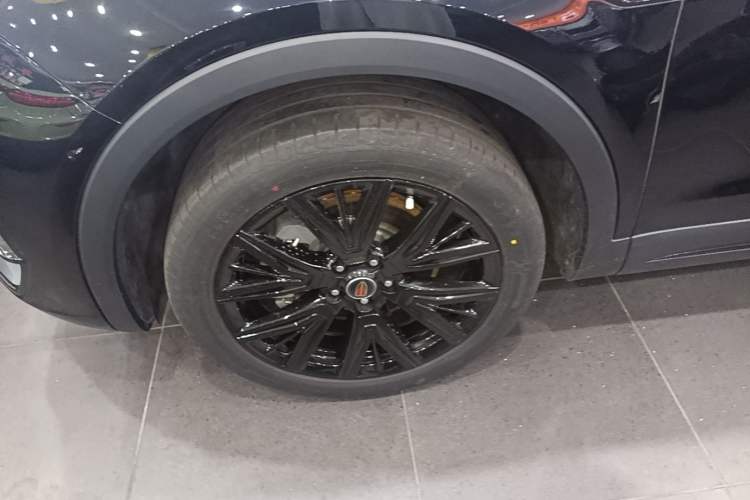 Used Hongqi HS5 2025 2.0T Two-Wheel-Drive Xuan Ying Edition Left Front Wheel Hub