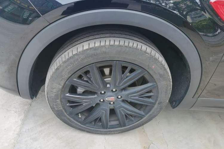 Used Hongqi HS5 2025 2.0T All-Wheel-Drive Flagship Pro Edition Left Front Wheel Hub