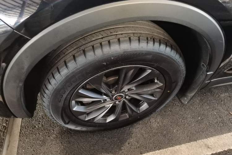 Used Hongqi HS5 2025 2.0T Two-Wheel Drive Flagship Pro Edition Left Front Wheel Hub