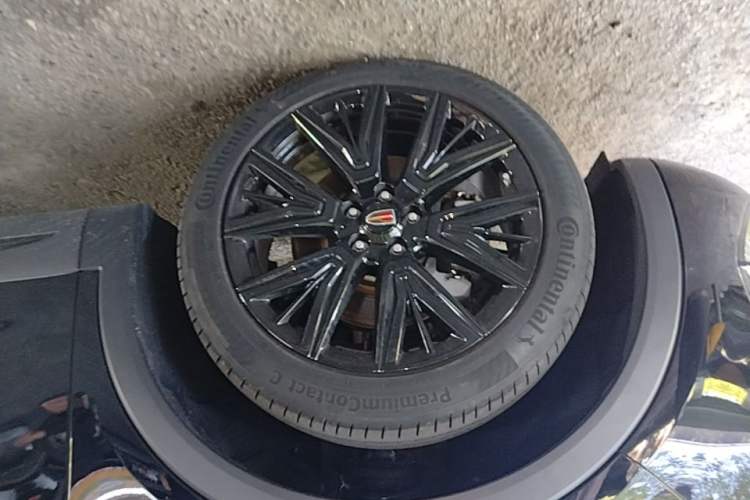 Used Hongqi HS5 2025 2.0T All-Wheel-Drive Xuan Ying Version Left Front Wheel Hub