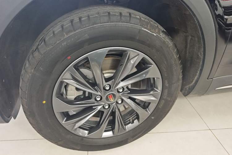 Used Hongqi HS5 2025 2.0T Two-Wheel Drive 600 000-Vehicle Commemorative Edition Left Front Wheel Hub