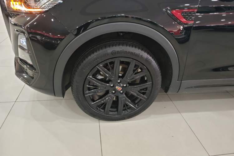 Used Hongqi HS5 2025 2.0T All-Wheel-Drive Xuan Ying Version Left Front Wheel Hub