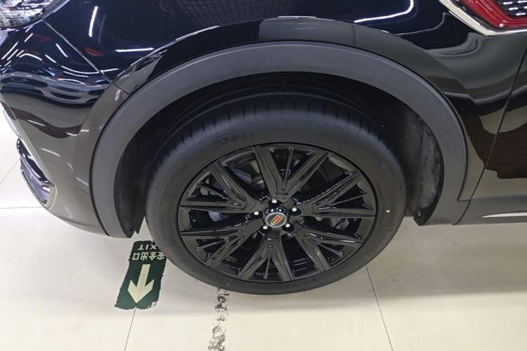 Used Hongqi HS5 2025 2.0T All-Wheel-Drive Flagship Pro Edition Left Front Wheel Hub