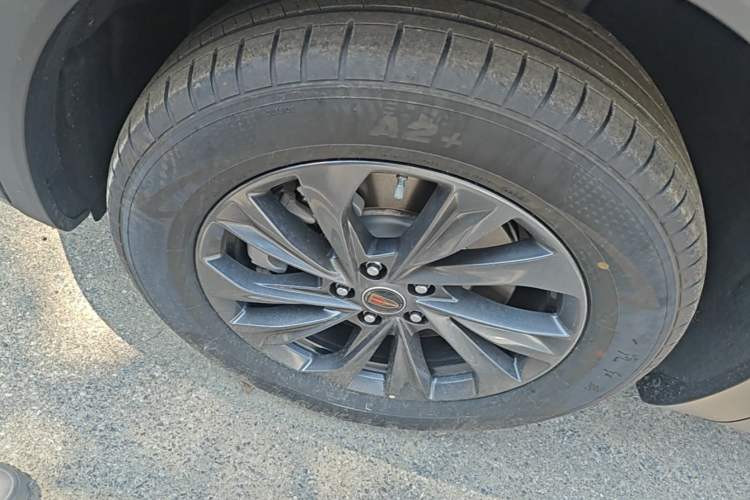 Used Hongqi HS5 2025 2.0T Two-Wheel Drive Flagship Pro Edition Left Front Wheel Hub
