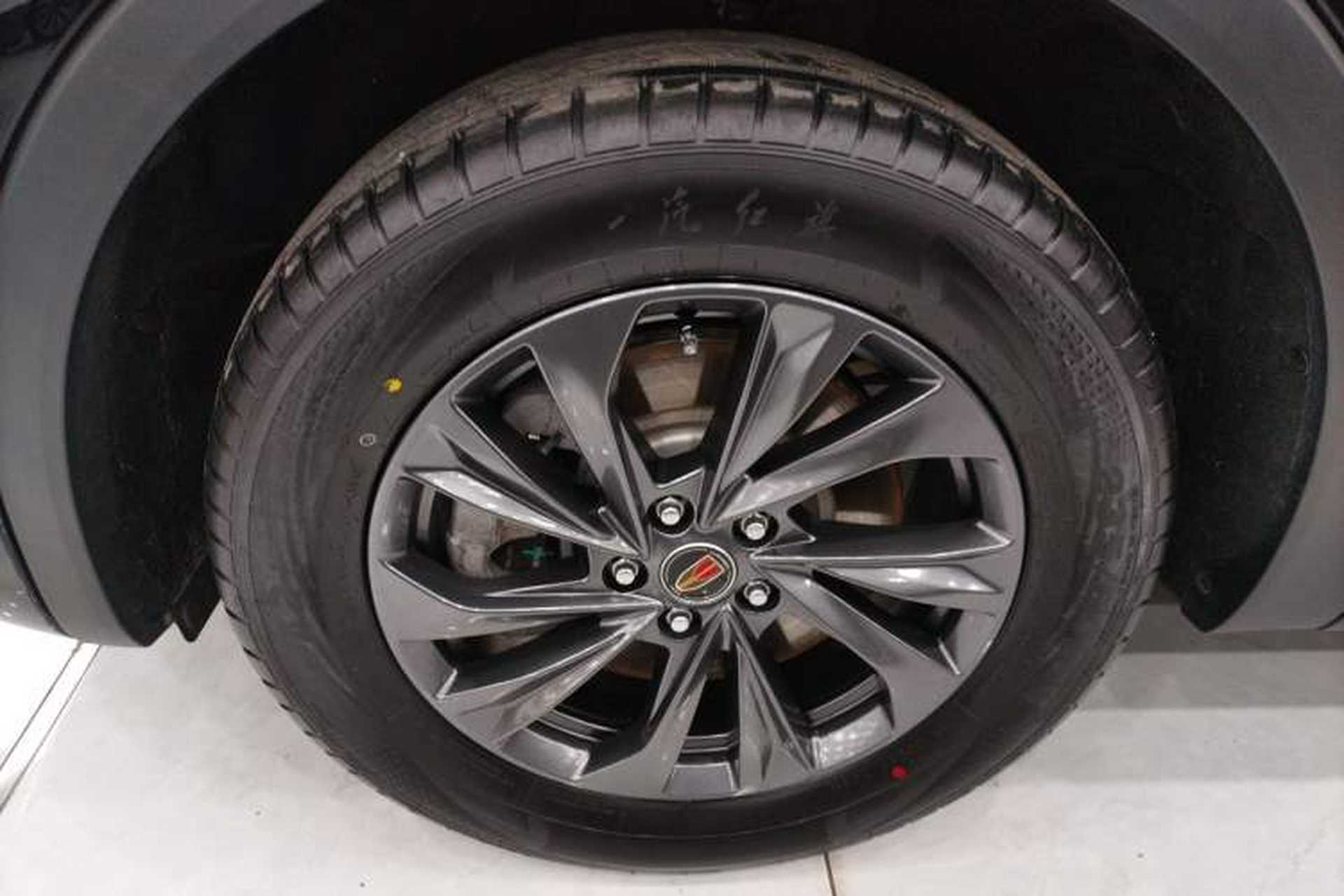 Used Hongqi HS5 2025 2.0T Two-Wheel Drive Flagship Pro Edition Left Front Wheel Hub