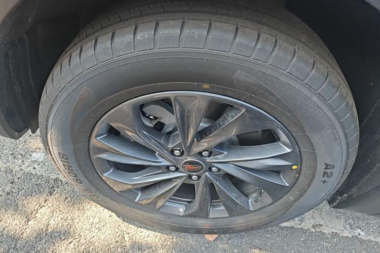 Used Hongqi HS5 2025 2.0T Two-Wheel Drive Flagship Pro Edition Left Front Wheel Hub