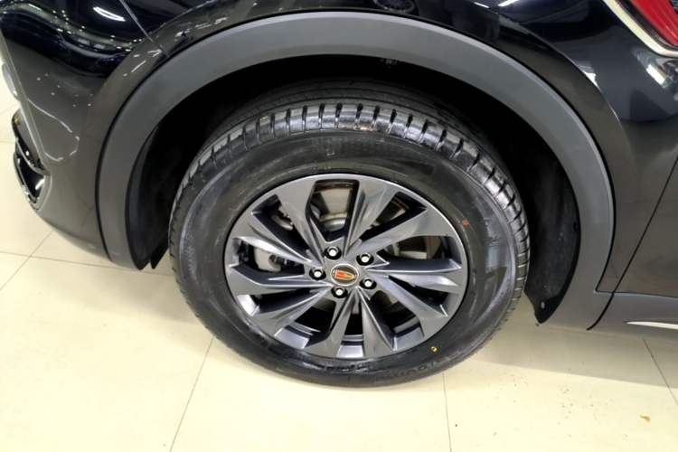 Used Hongqi HS5 2025 2.0T Two-Wheel Drive Flagship Pro Edition Left Front Wheel Hub