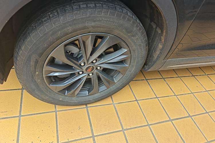 Used Hongqi HS5 2025 2.0T Two-Wheel Drive 600 000-Vehicle Commemorative Edition Left Front Wheel Hub