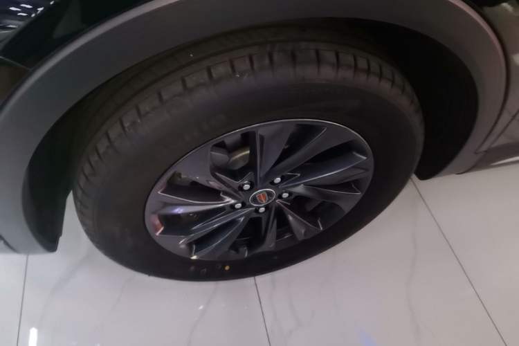 Used Hongqi HS5 2025 2.0T Two-Wheel Drive Flagship Pro Edition Left Front Wheel Hub