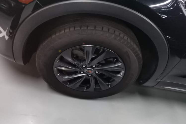 Used Hongqi HS5 2025 2.0T Two-Wheel Drive Flagship Pro Edition Left Front Wheel Hub