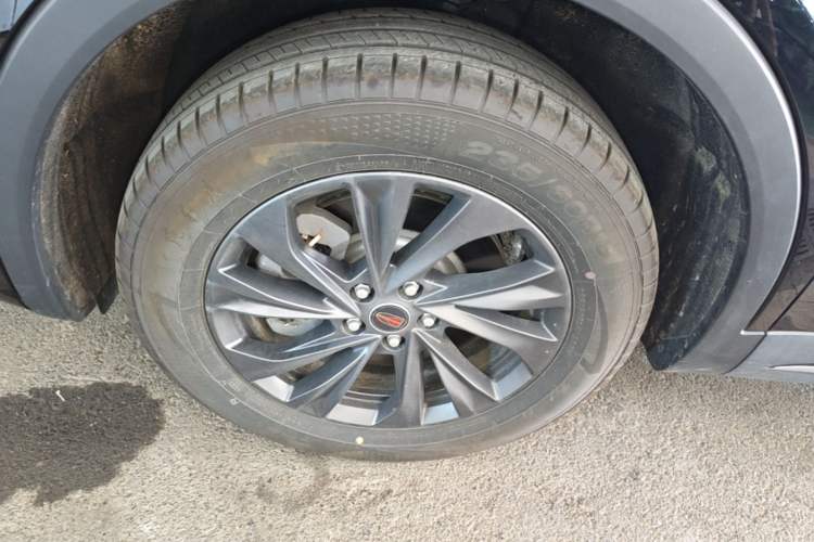 Used Hongqi HS5 2025 2.0T Two-Wheel Drive Flagship Pro Edition Left Front Wheel Hub