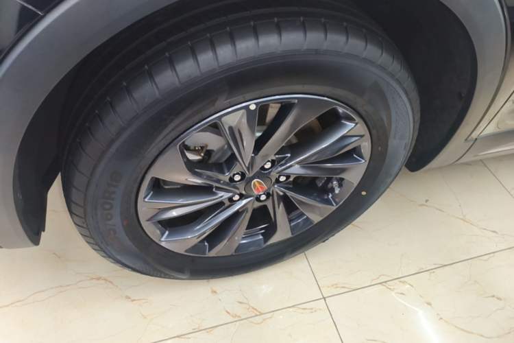 Used Hongqi HS5 2025 2.0T Two-Wheel Drive Flagship Pro Edition Left Front Wheel Hub