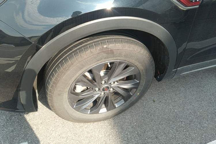 Used Hongqi HS5 2025 2.0T Two-Wheel Drive Flagship Pro Edition Left Front Wheel Hub